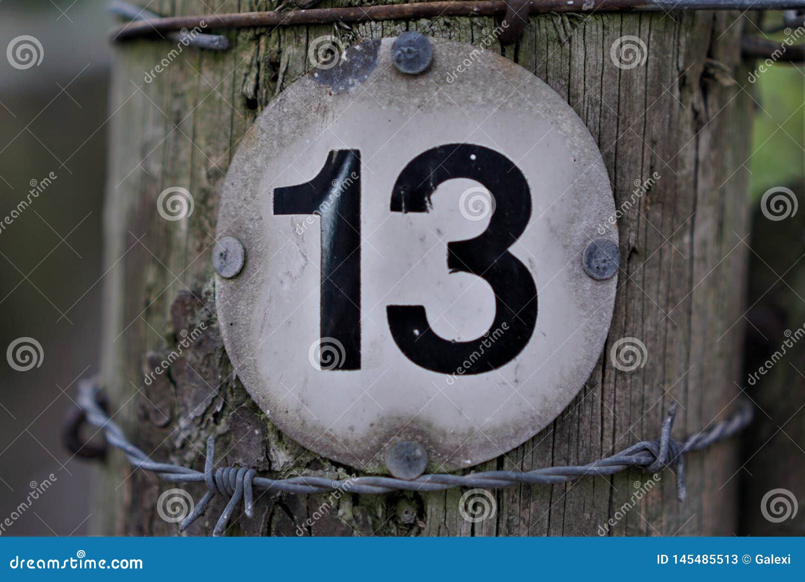 Вижу цифру 13. Красивое число 13. Красивая цифра 13. Цифра 13 картинка. Число 13 суеверия.