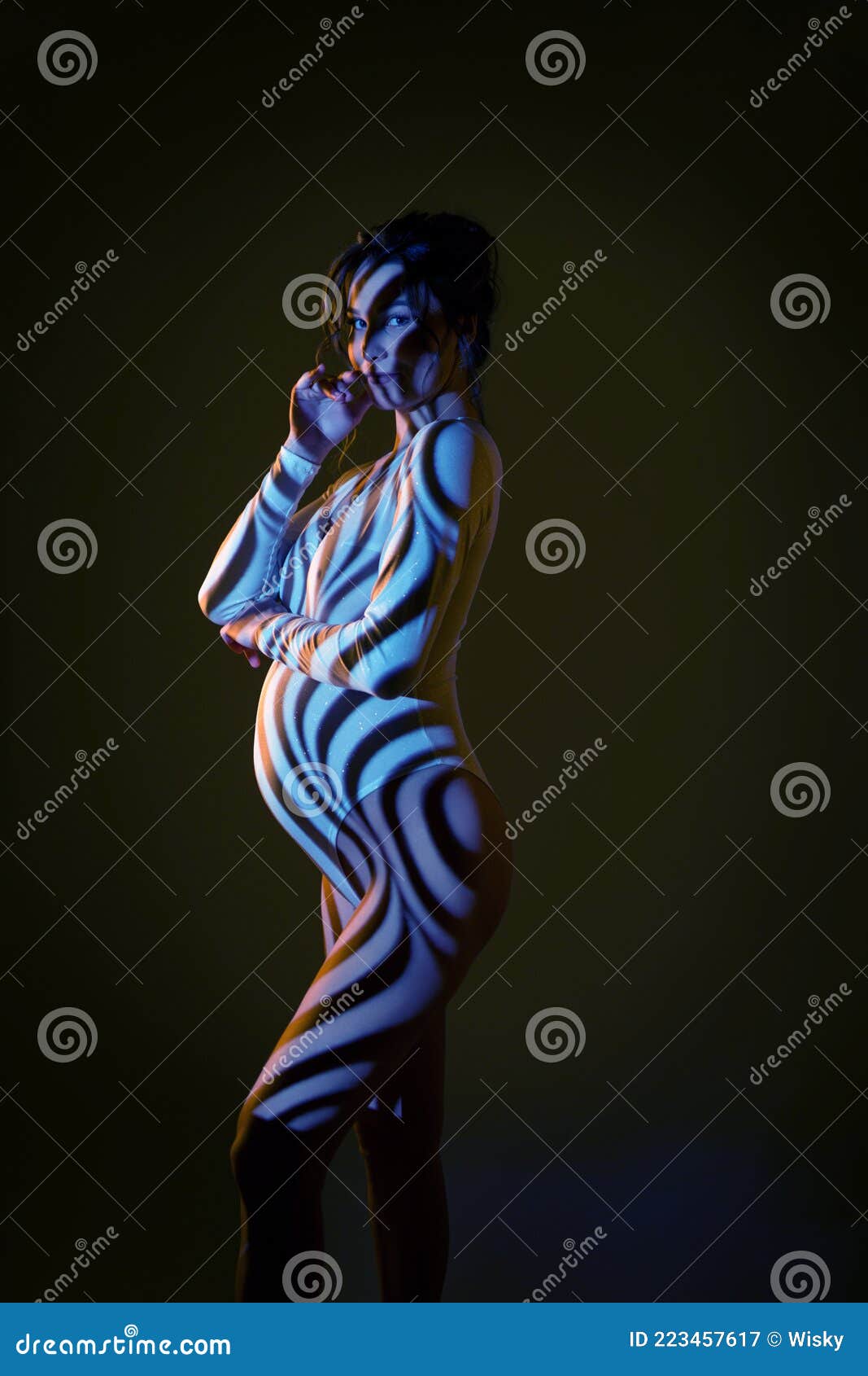  беременная nude art голая беременная женщина в студии с полосами тени Стоковое Изображение -  изображение насчитывающей наг, цветасто: 223457617
