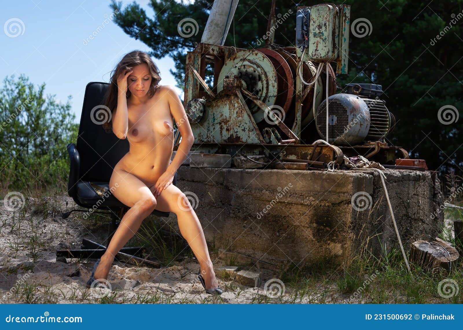 голые женщины на ферме