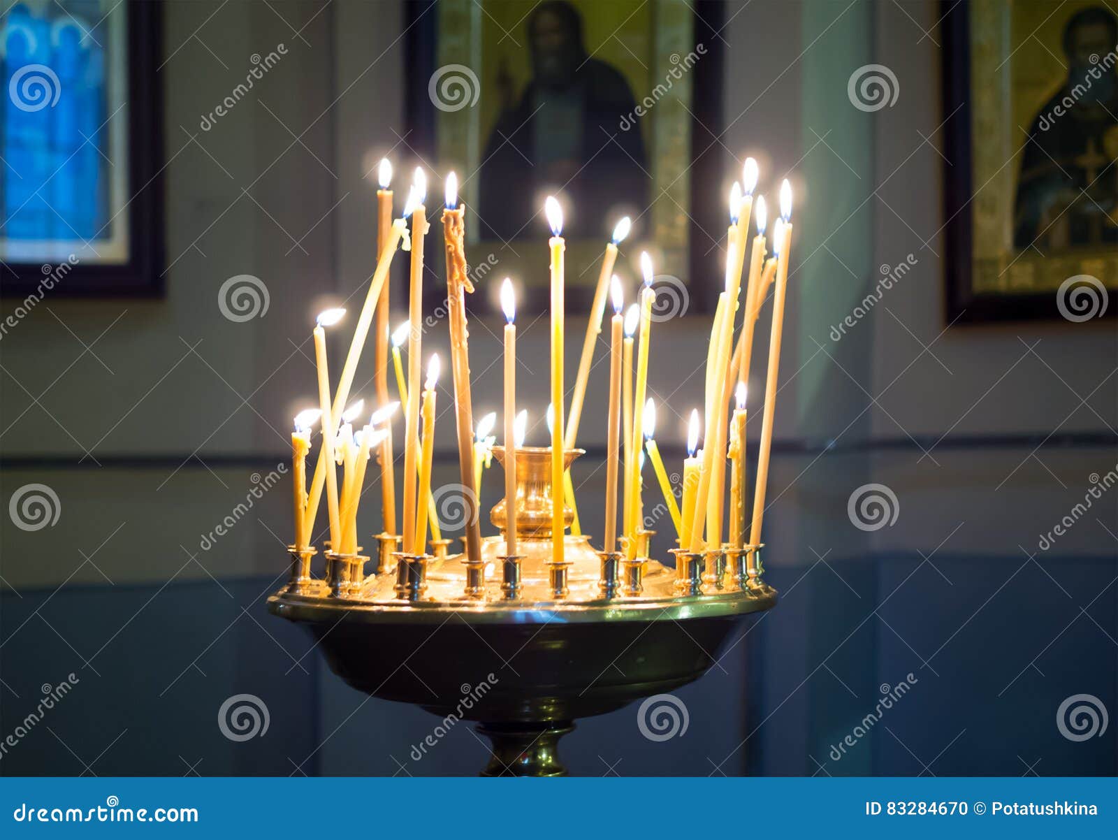 Подсвечник в церкви