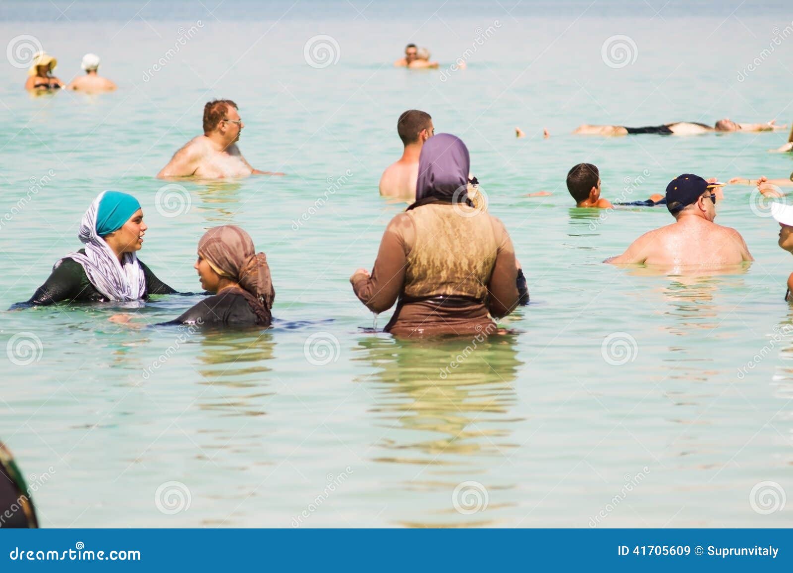 Фото Отдыхающих На Море Женщин