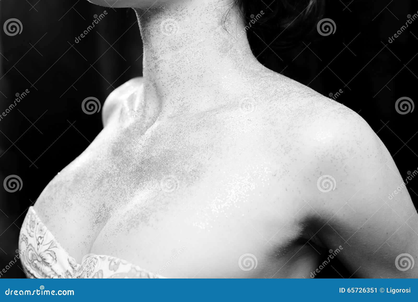 жене груди плечо фото 61