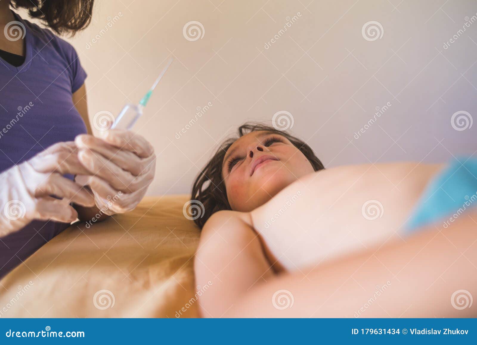 как делают уколы в жопу женщинам фото 44
