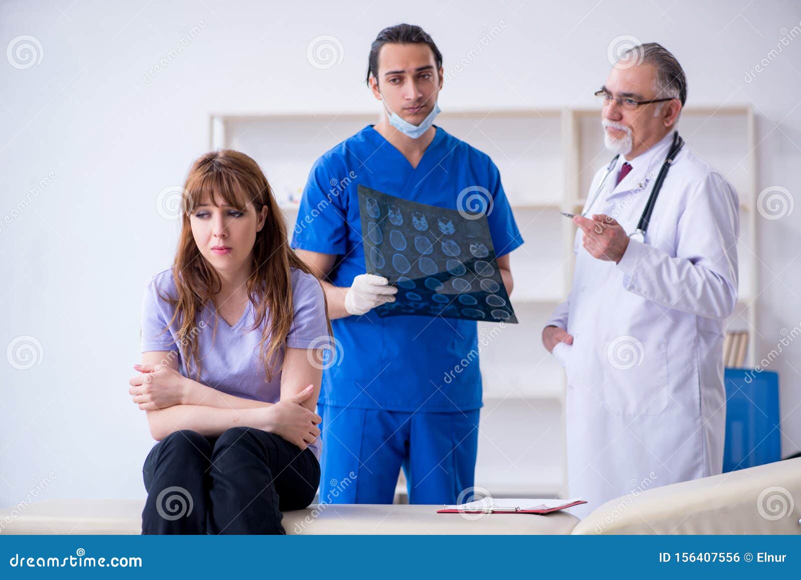 Врач осматривает жену. Доктор осматривает жену перед мужем. Врач осматривает мою жену. Жену осматривают 4 врача видео.