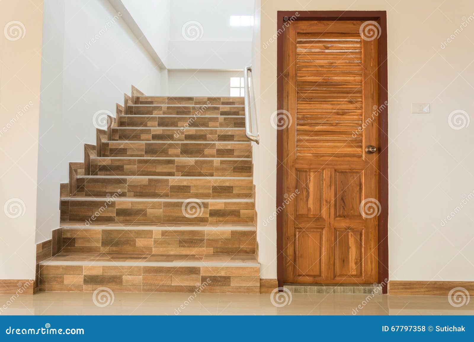 Дверь Под Лестницу Фото