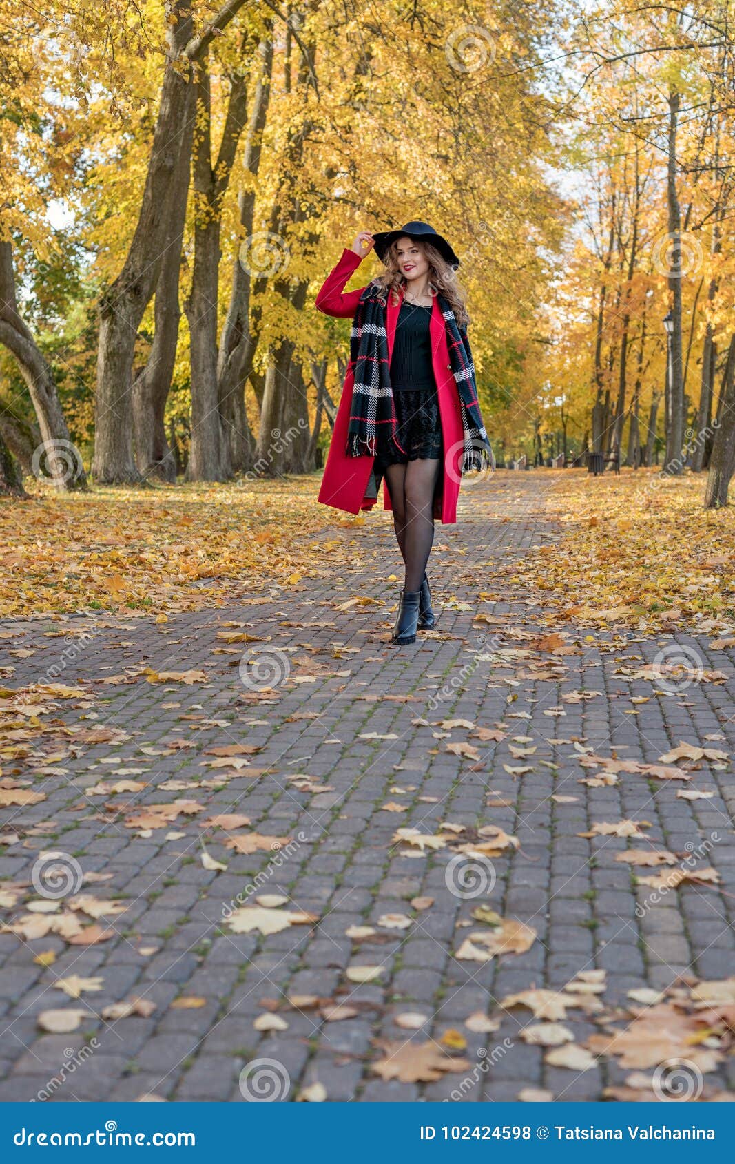 Фото Осенью В Парке В Пальто