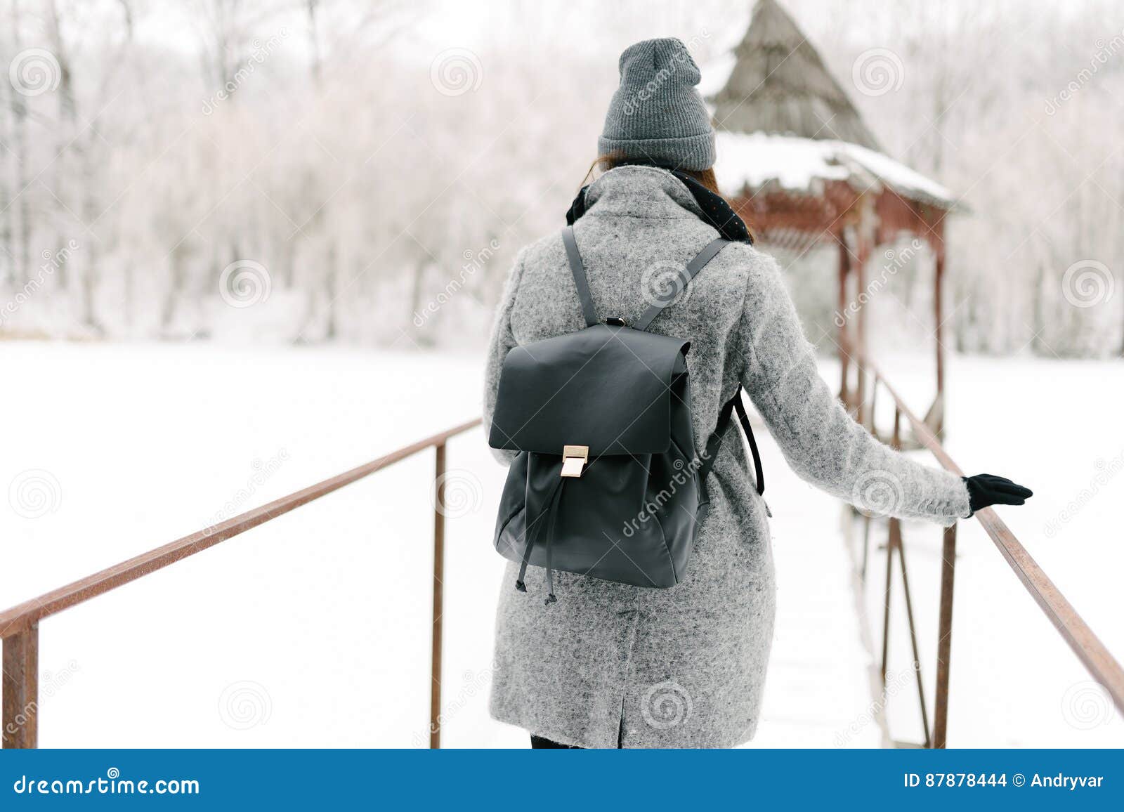 Фото Девушек В Сером Пальто