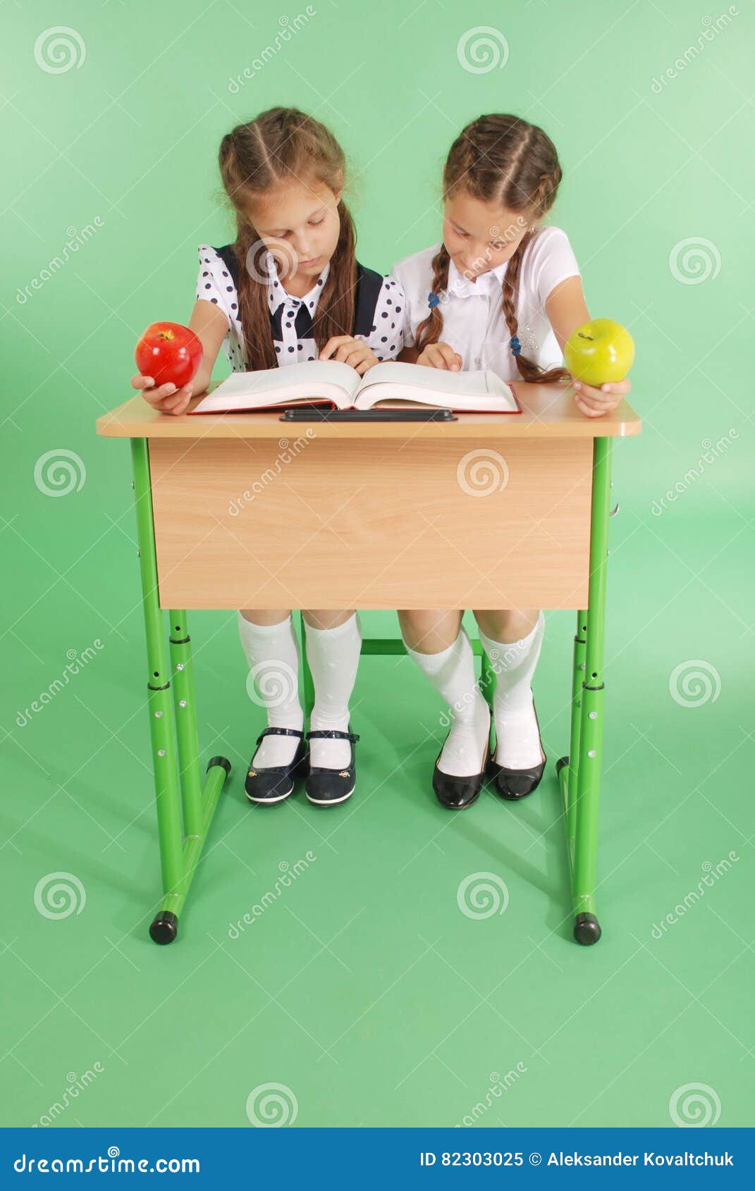 двум дежурным было