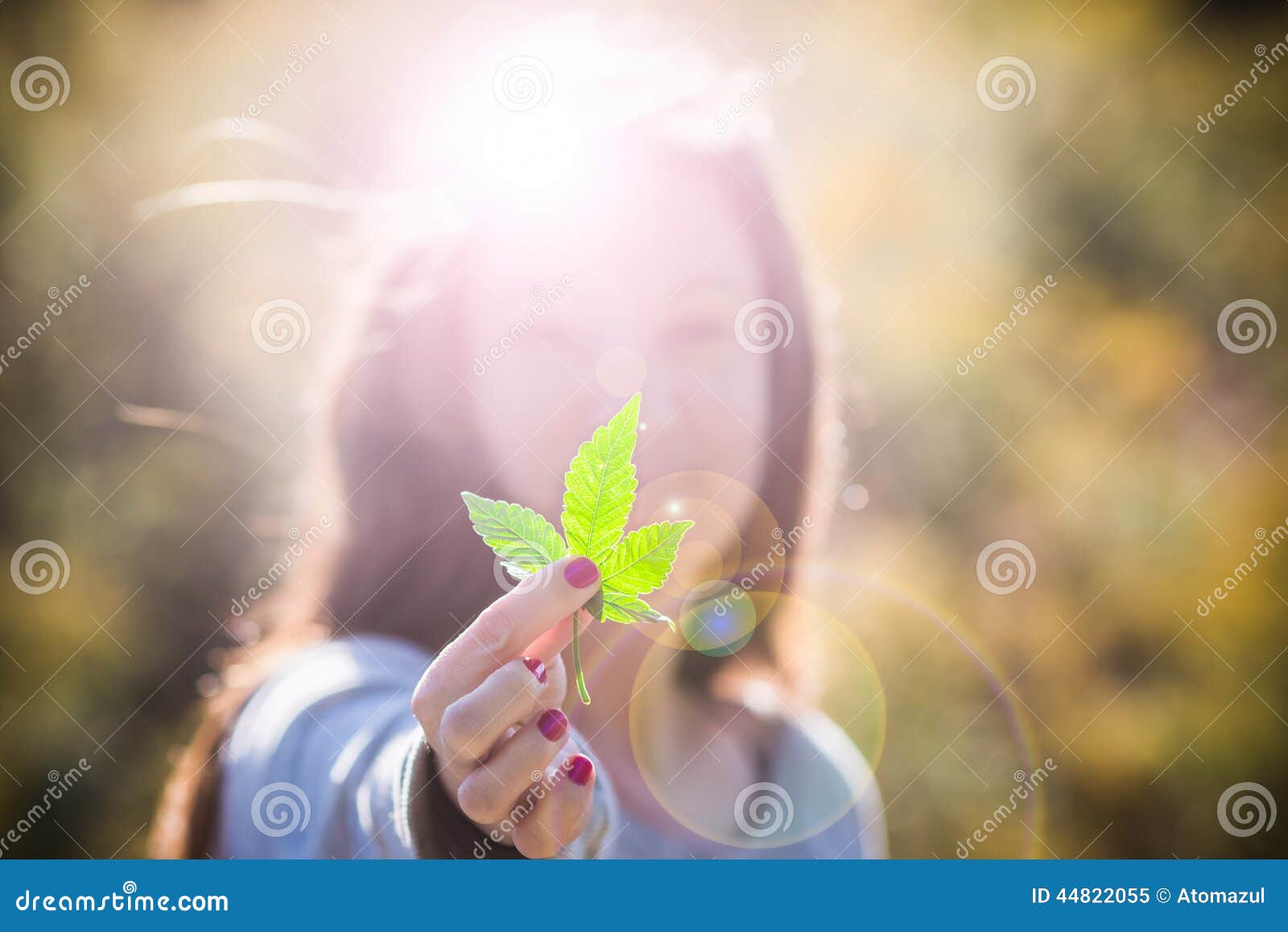 Картинки девушка с марихуаной скачать правильная ссылка на сайт гидра