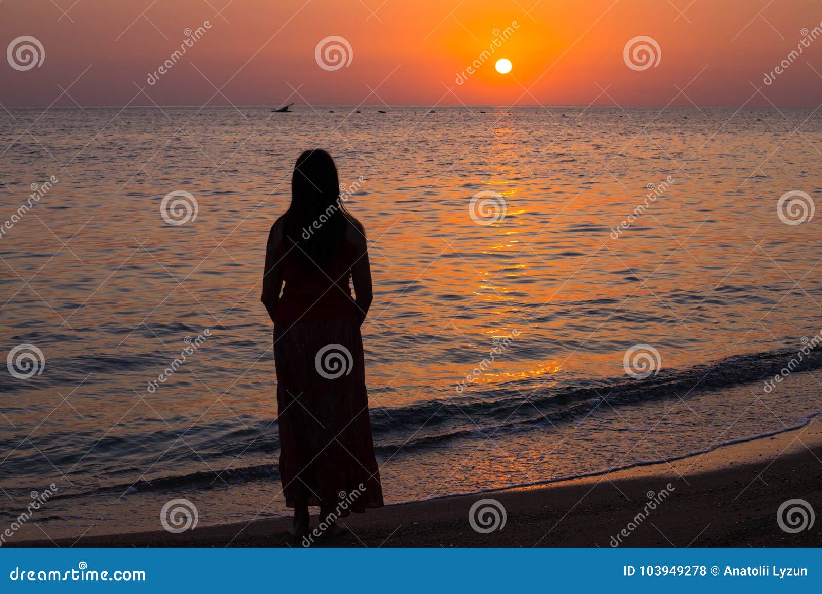 Фото Девушки На Рассвете На Море