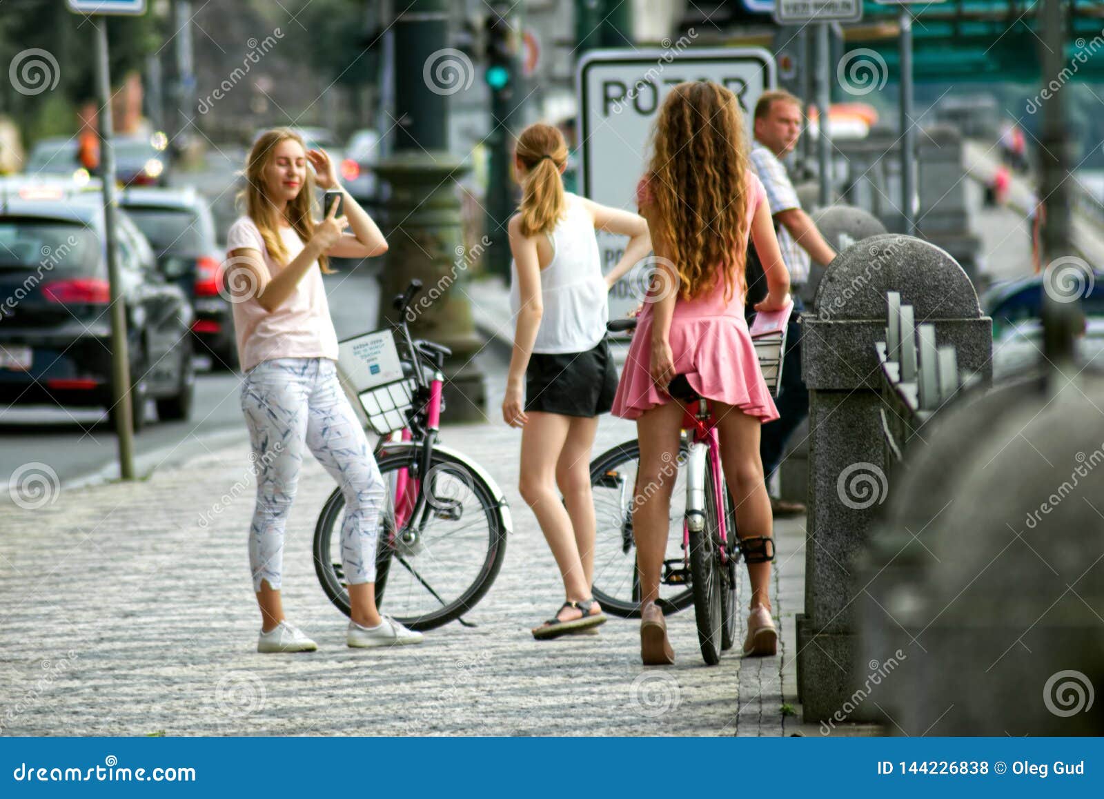 Фото Девок На Улице