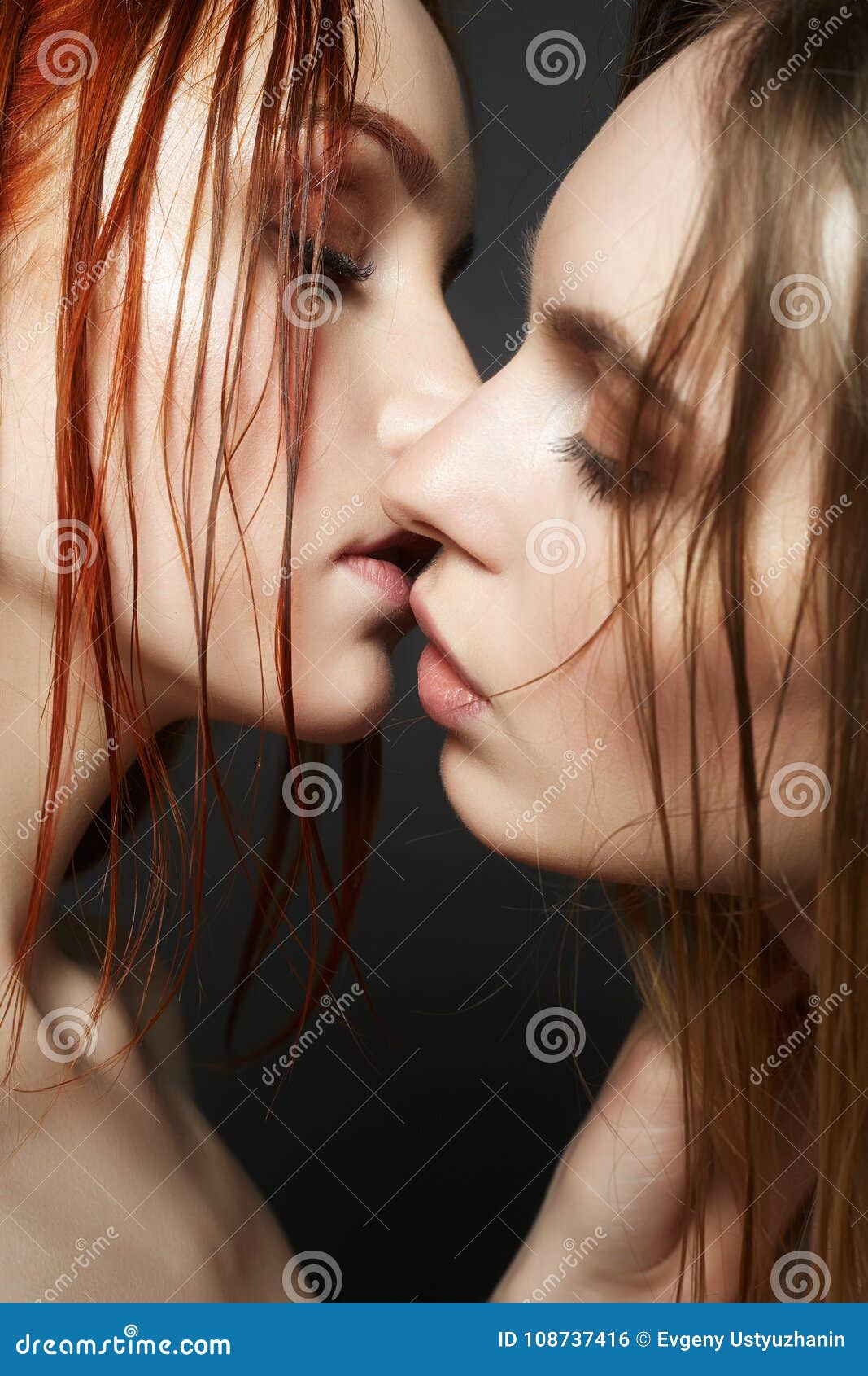 считается ли изменой когда девушка с девушкой целуются фото 82