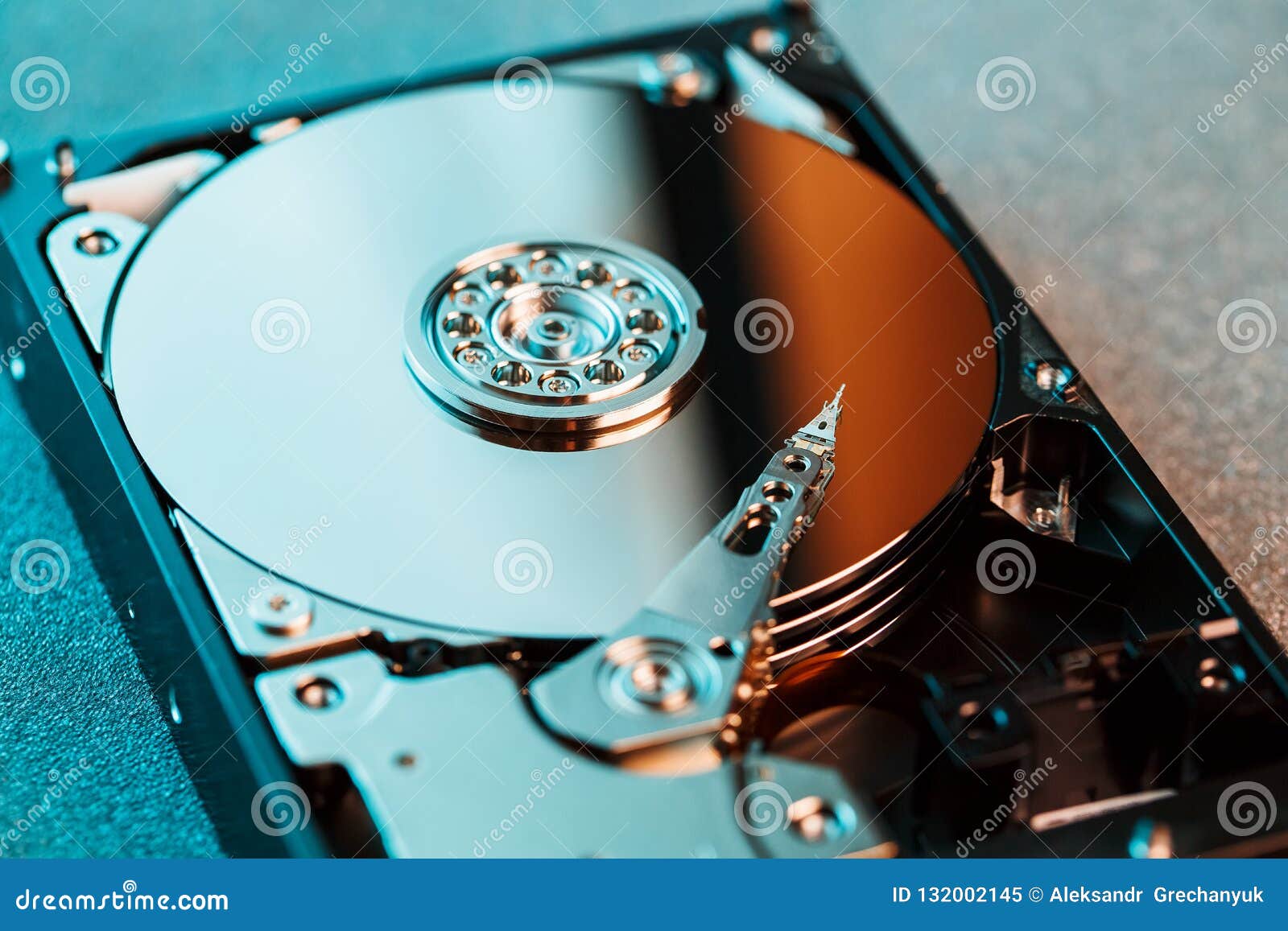 Windows 11 компьютер жесткий диск. Жесткий диск зеркало. Зеркало из HDD. Зеркальный Винчестер. Зеркало жёсткого диска и телескоп.