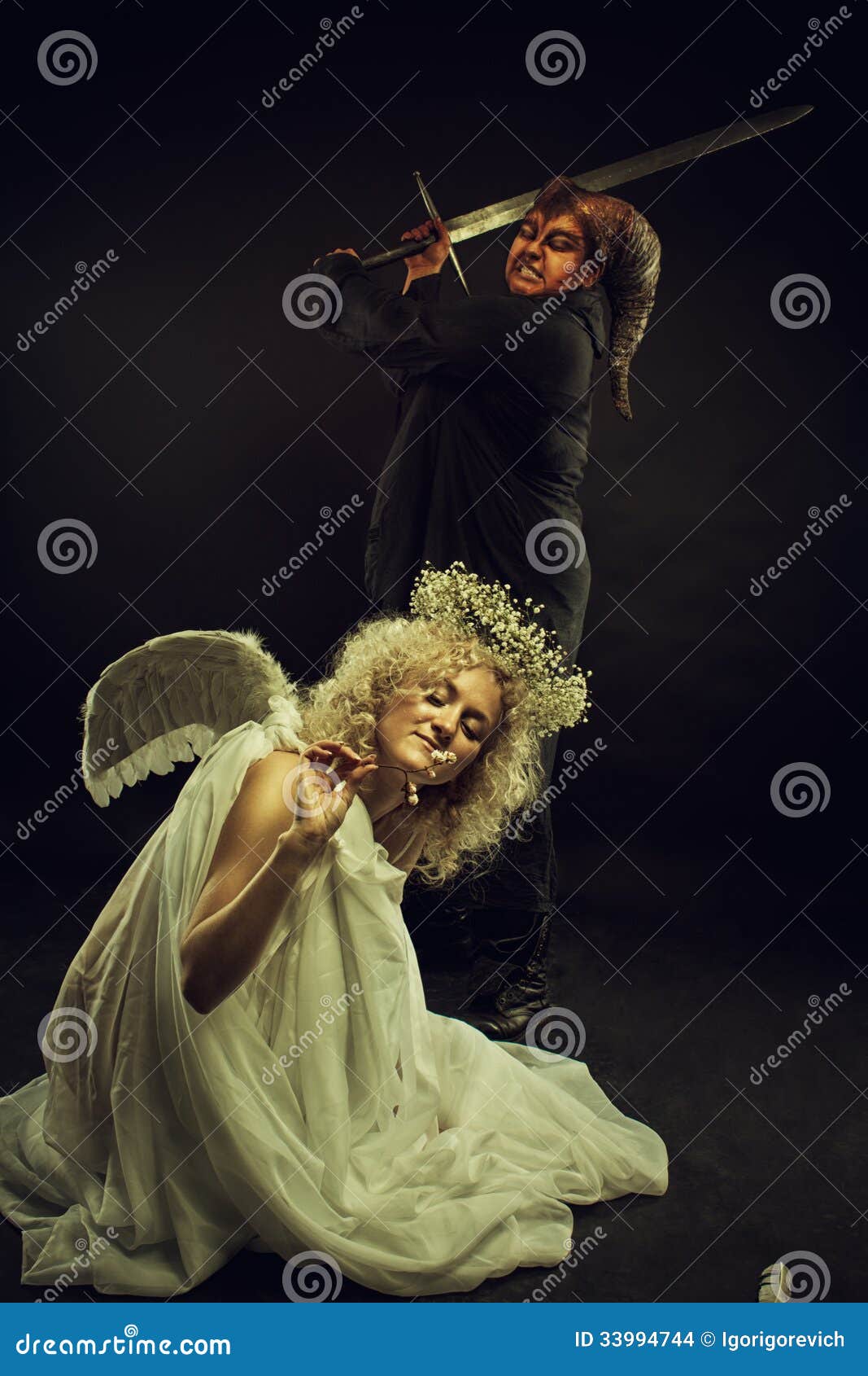 Демон и ангел стоковое фото. изображение насчитывающей ад - 33994744