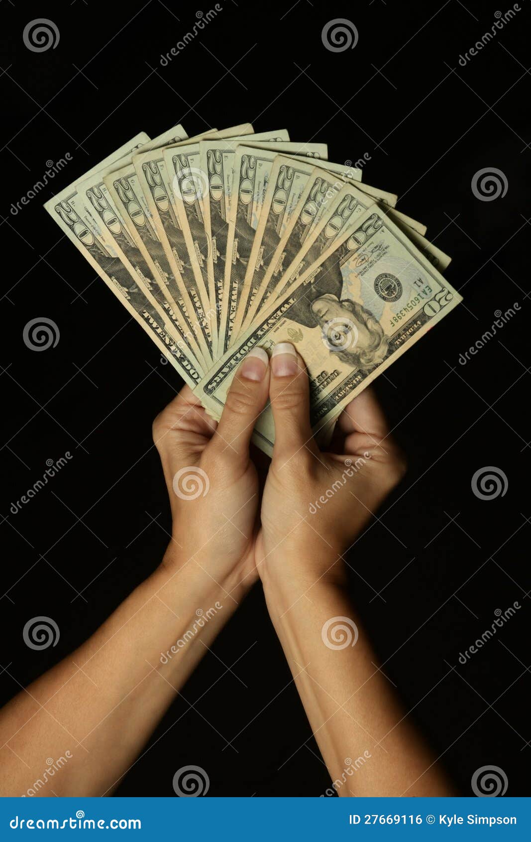 Деньги В Руках Девушки Фото Живое