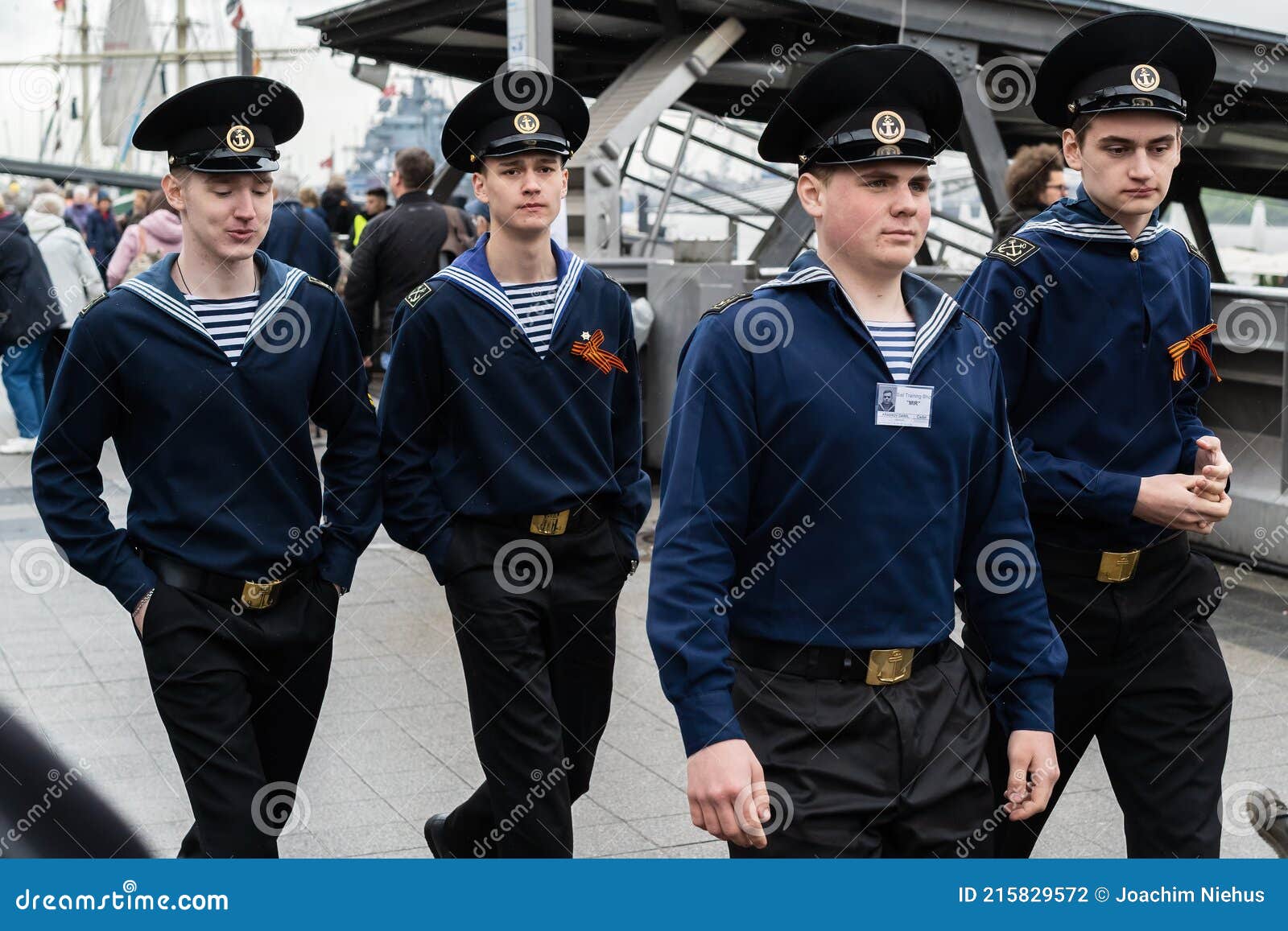 день рождения порта 2019. российские моряки с учебного корабля мир  Редакционное Фотография - изображение насчитывающей посадка, гамбург:  215829572