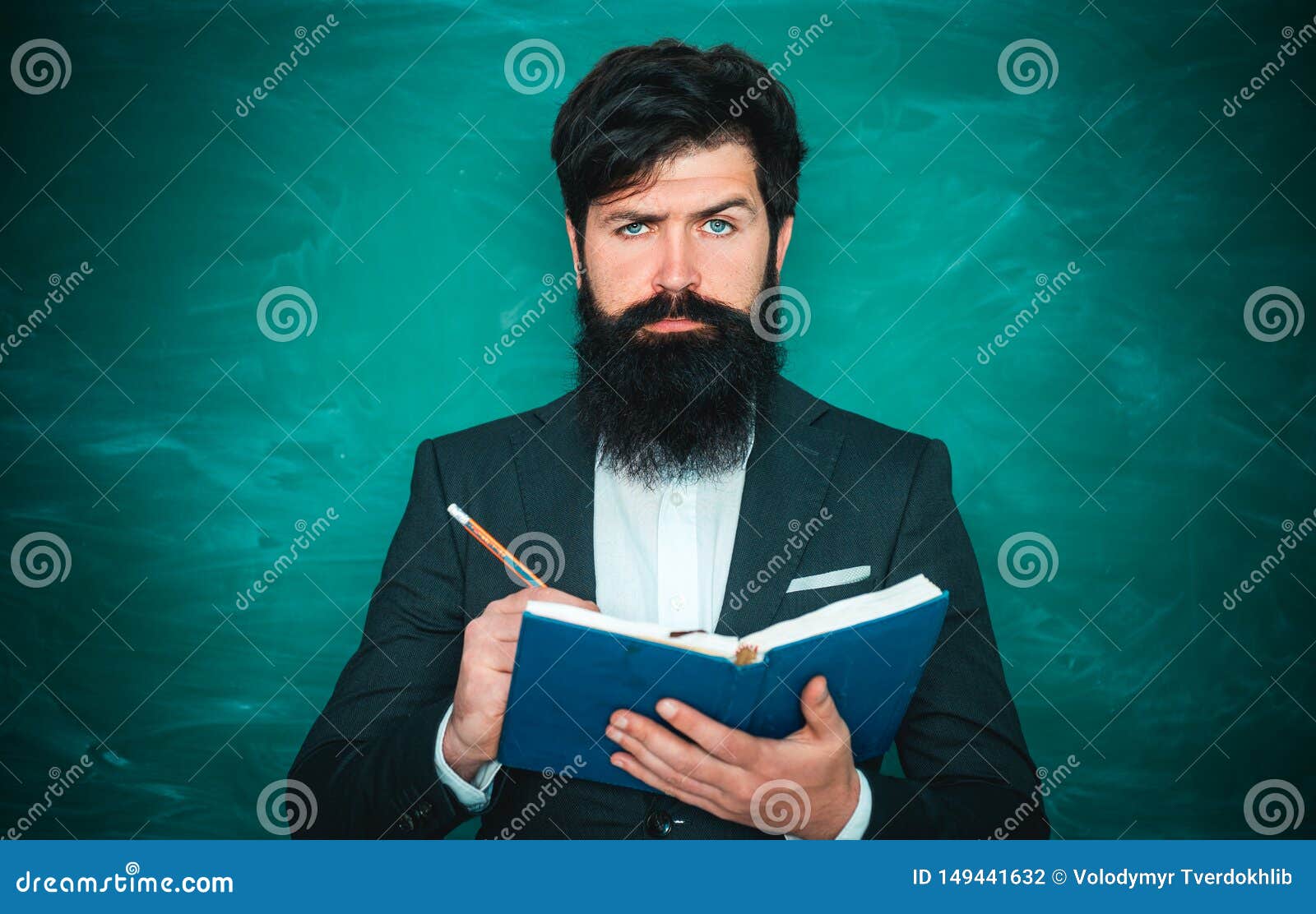 учитель с бородой. Main challenge for teacher. The role of internet in teaching english презентация. учитель вдохновляет. Lertein's developing class.