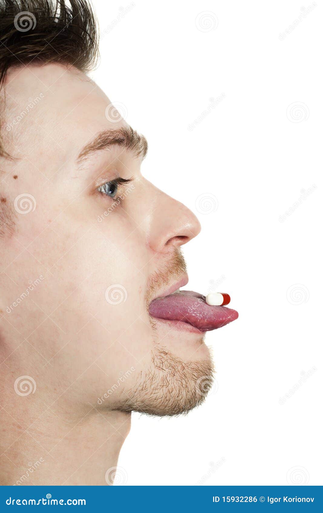 Открытый рот мужчины. Мужик с языком в профиль. Человек в профиль с высунутым языком. Мужчина высунул язык в профиль.