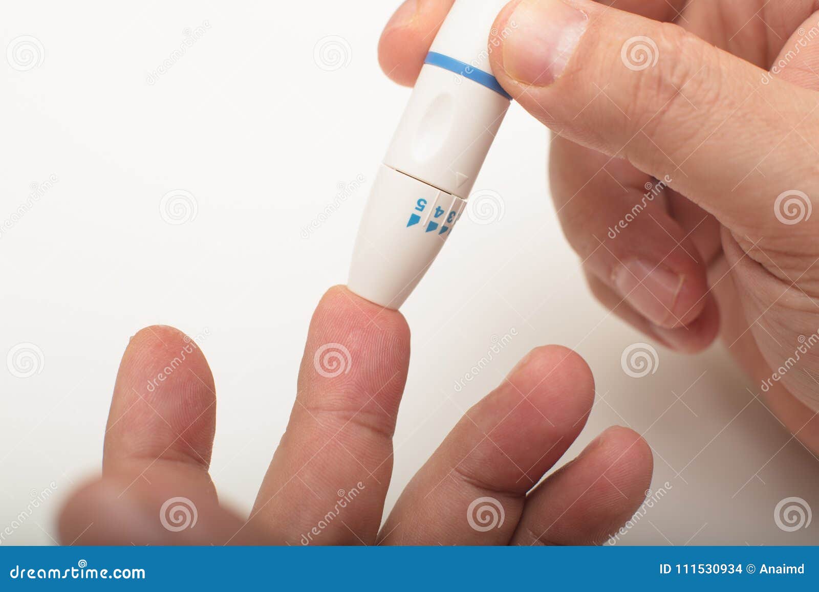 Как колоть палец. Ланцет для диабетиков. Кровь из пальца специальный прибор. Prick Ланцет. Брать кровь из пальца прибор.