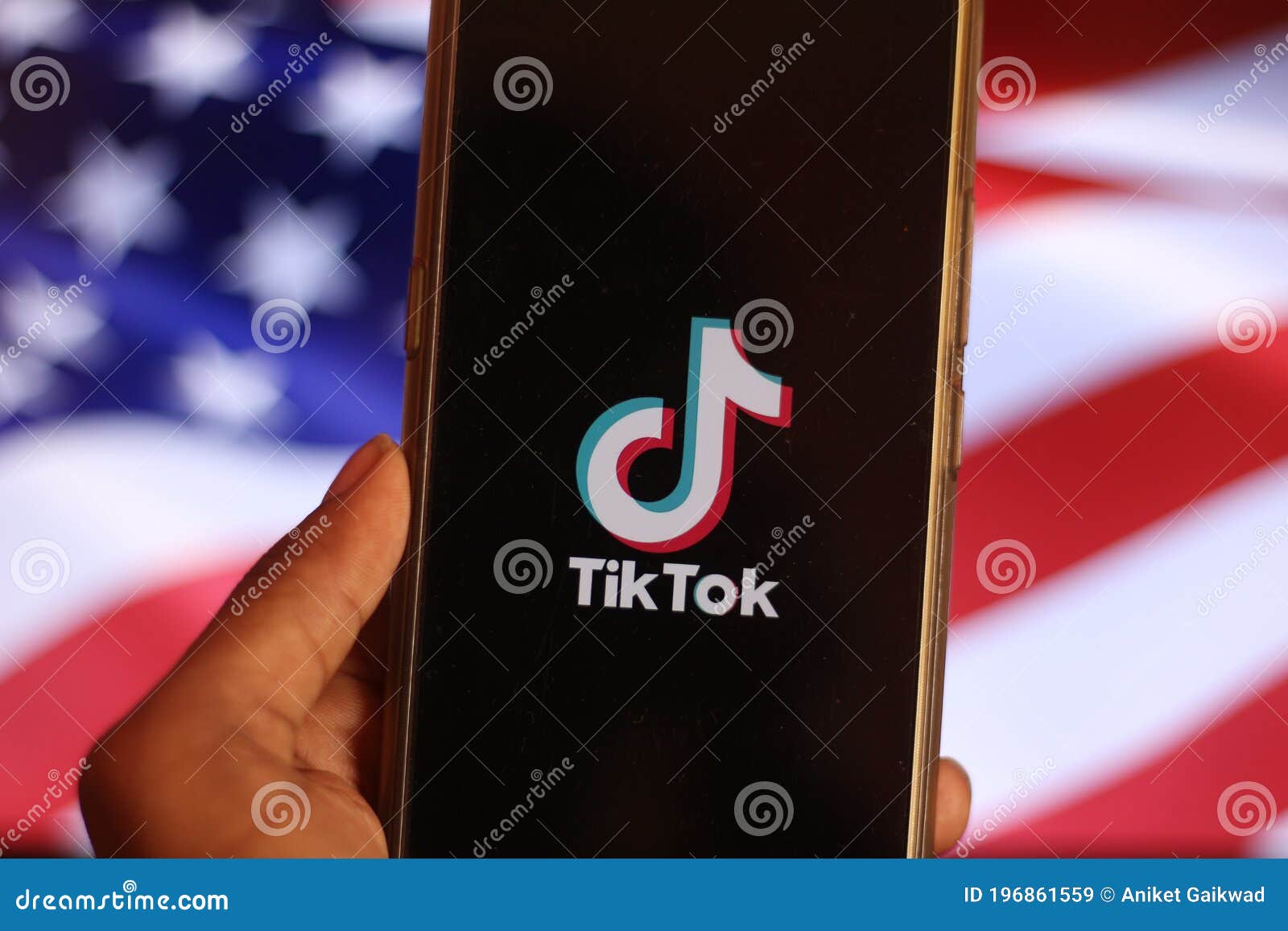 Добавление и Tik Tok фон флага Редакционное Стоковое Изображение -  изображение насчитывающей приложение, рукоплескания: 196861559