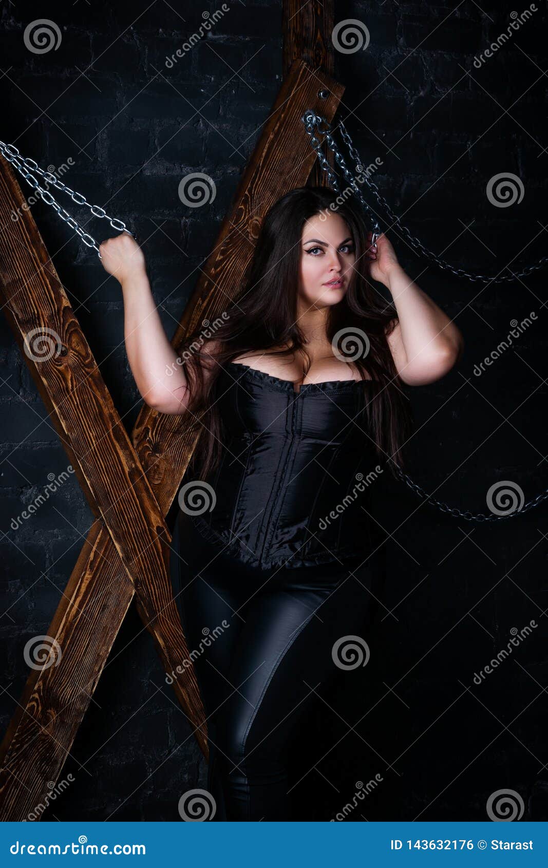 связал пухлую