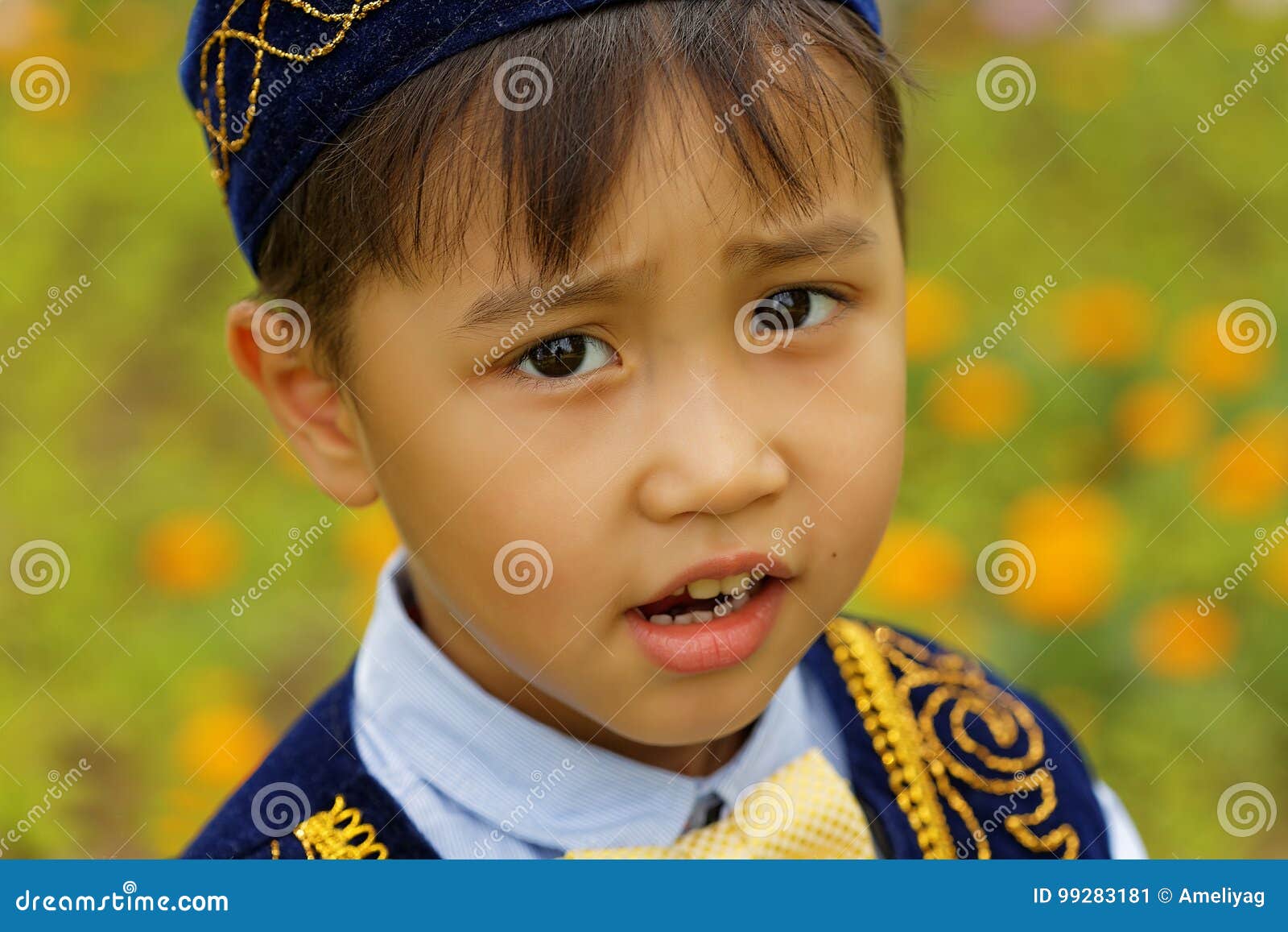Картинка дети казахстана. Казахский мальчик. Казахский детский костюм. Башкиры дети. Мальчик башкир.