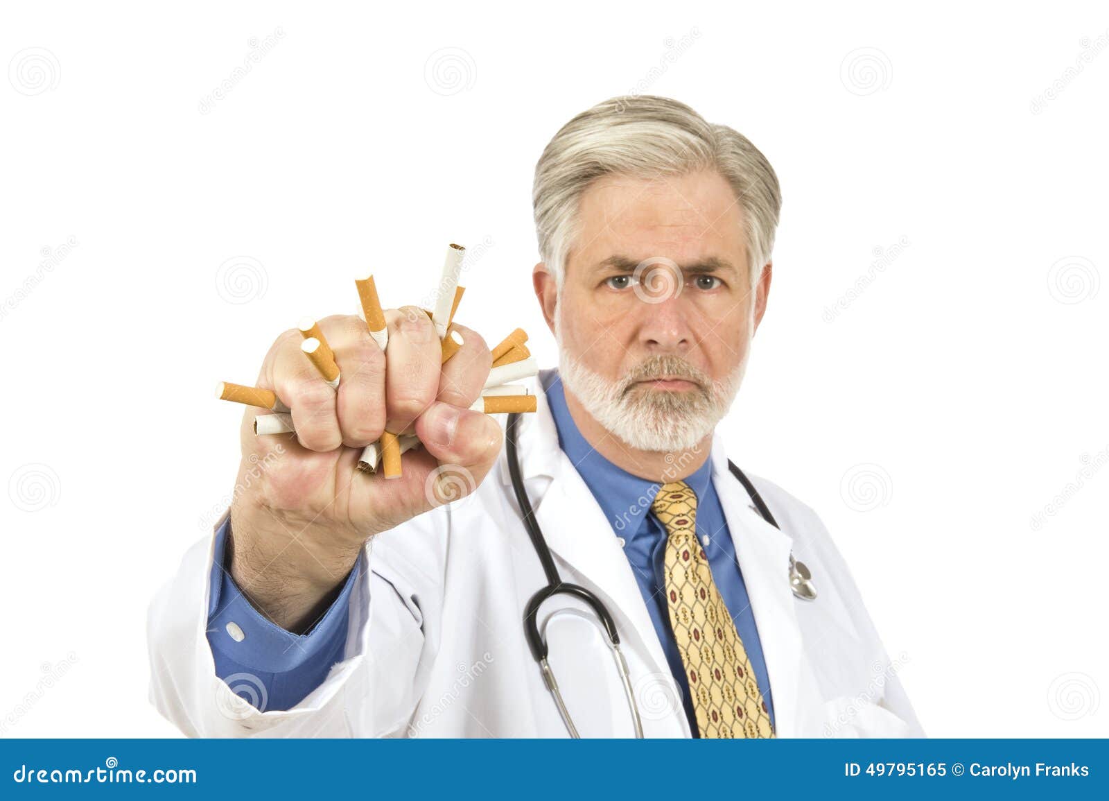 Бросить курить доктор. Врач с сигаретой. Врач и курильщик. Врачи против курения. Доктор с папиросой.