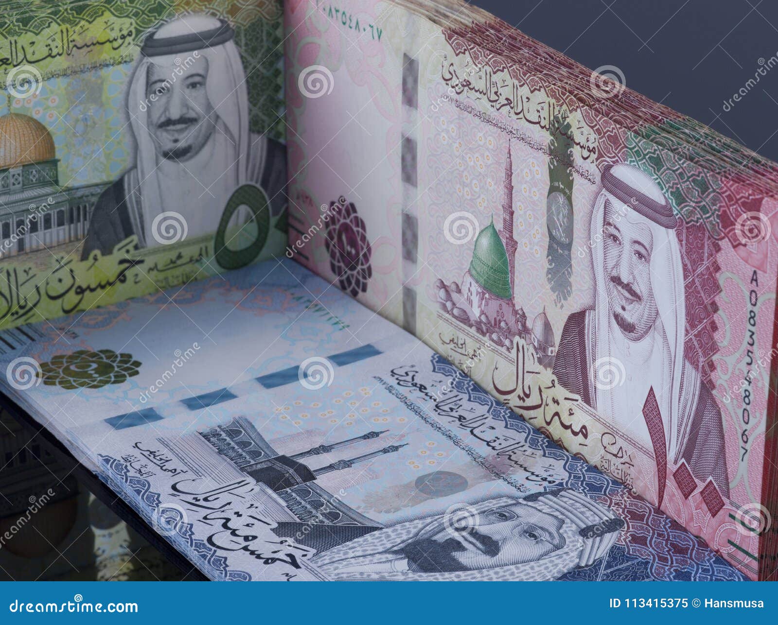 Риал к рублю на сегодня. 500 Саудовских риалов купюра. Саудовский риал новые банкноты. Деньги Саудовской 500. Купить саудовские риалы банкноты фото 500.