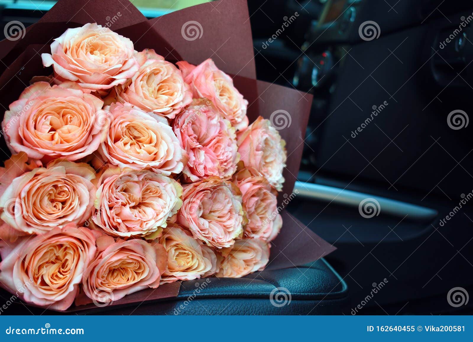Букет Роз В Машине Фото