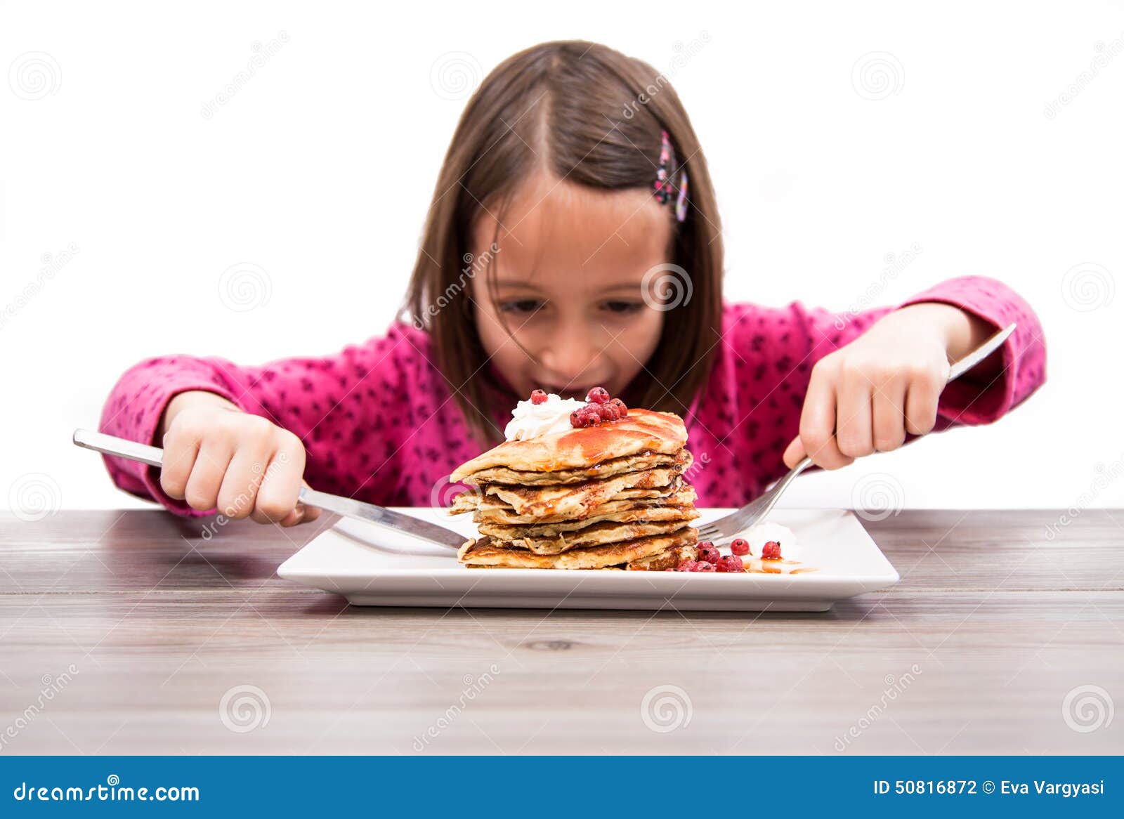 She s hungry. Голодная девочка. Фото голодной девочки. Голодная девочка картинка.