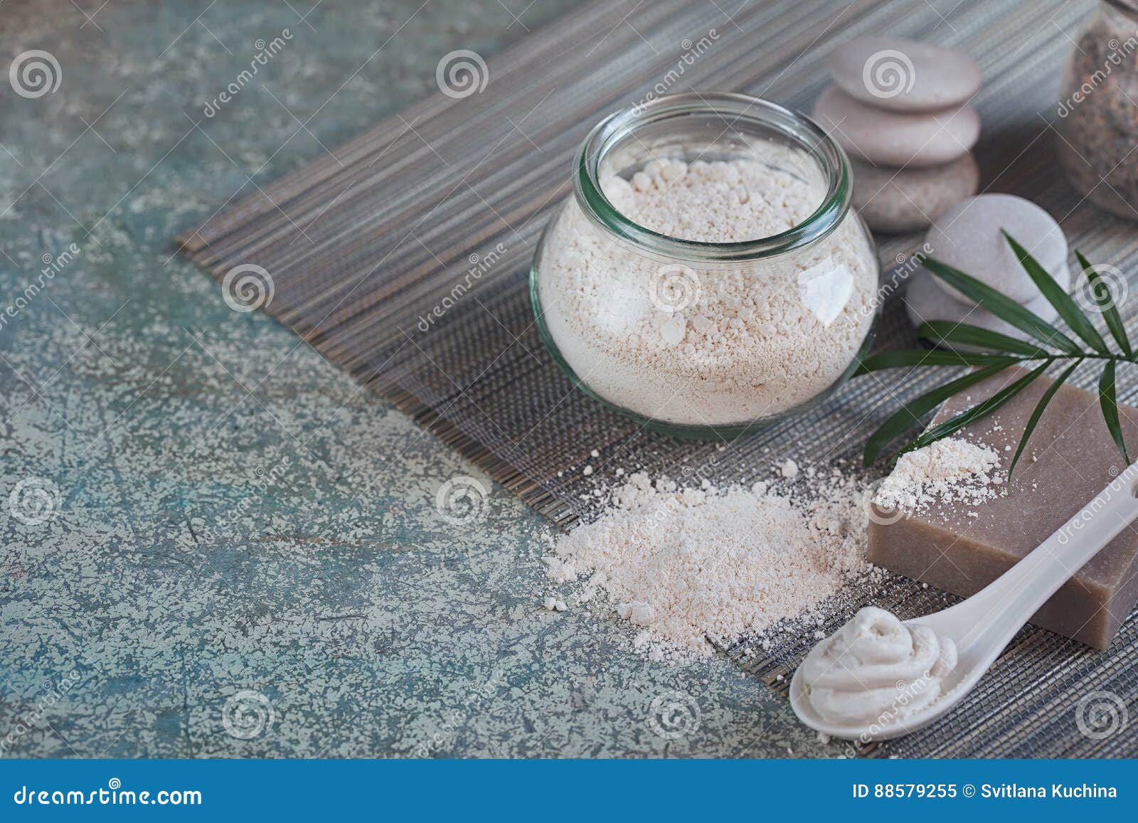 глина плотная или рыхлая. морская соль с минералами. спа для волос глина. основа для глины. набор морская соль мыло.