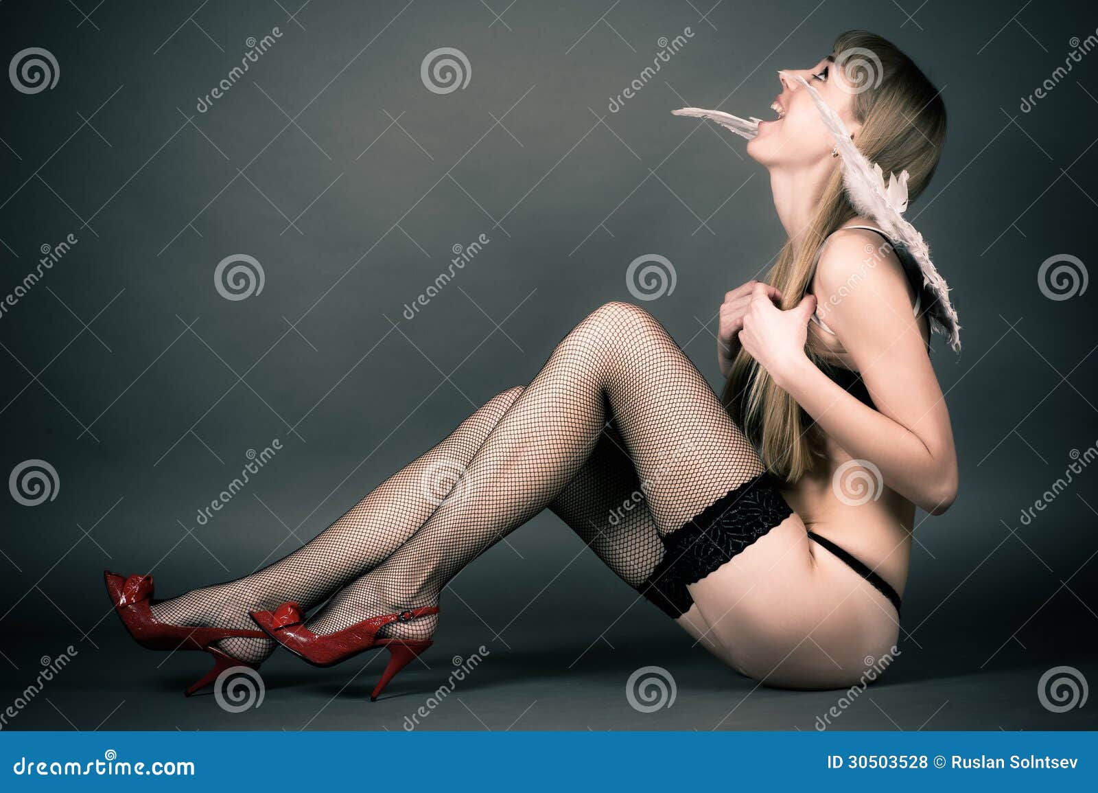Женщина в нижнем белье стоковое фото. изображение насчитывающейпривлекательностей - 30503528