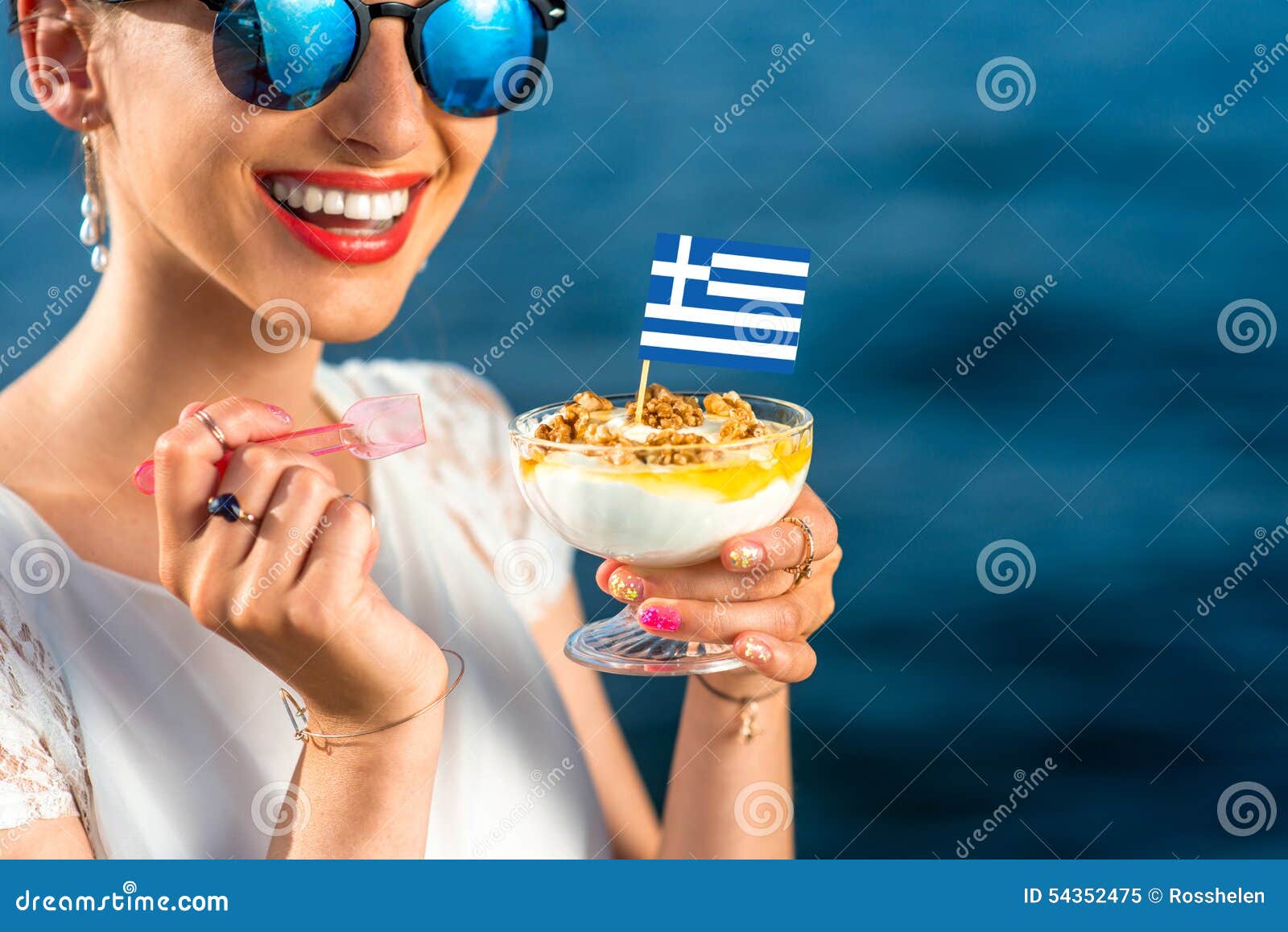 Греческая реклама. Греческие товары. Баннер Греческая кухня. Море йогурта. Греческие девушки с едой фото.