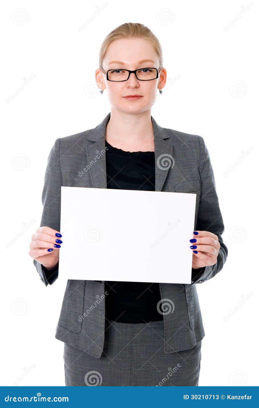 Красивая девушка с листом бумаги. Лица с белым листом. Мужик с пустым плакатом. Человек держит лист бумаги. Лица с белым листом.