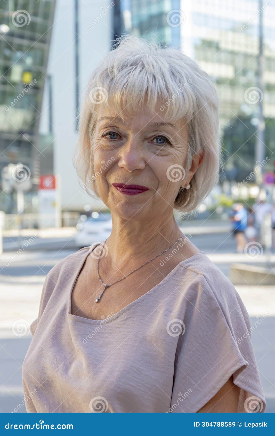 2,545 женщина 65 стоковые фото – бесплатные и стоковые фото RF от Dreamstime