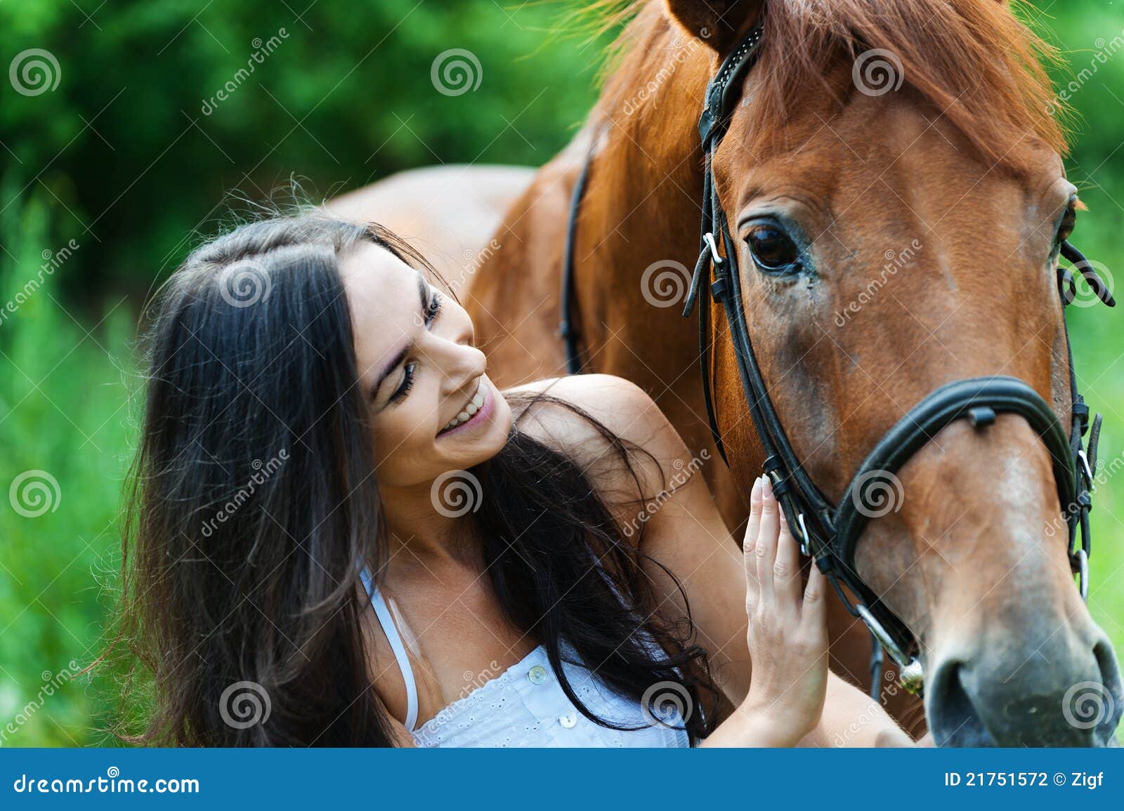 Mujeres haciendo el amor con un caballo