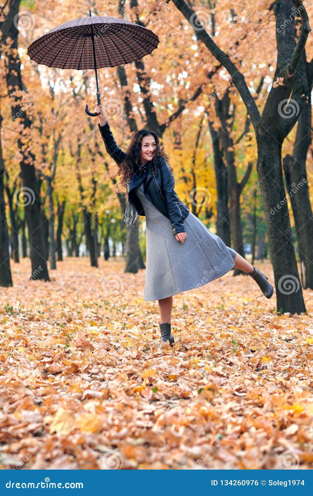 Осенние Фото С Красным Зонтом