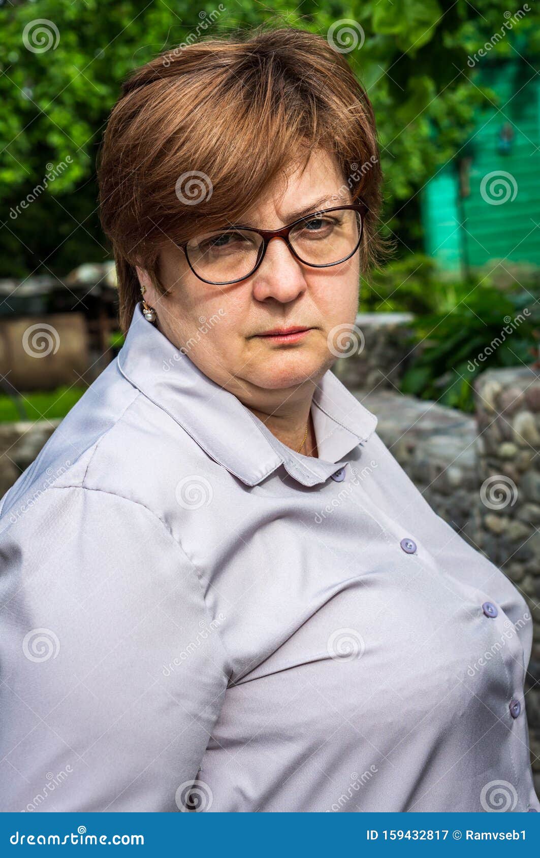 Женщина В Очках Фото Средних Лет