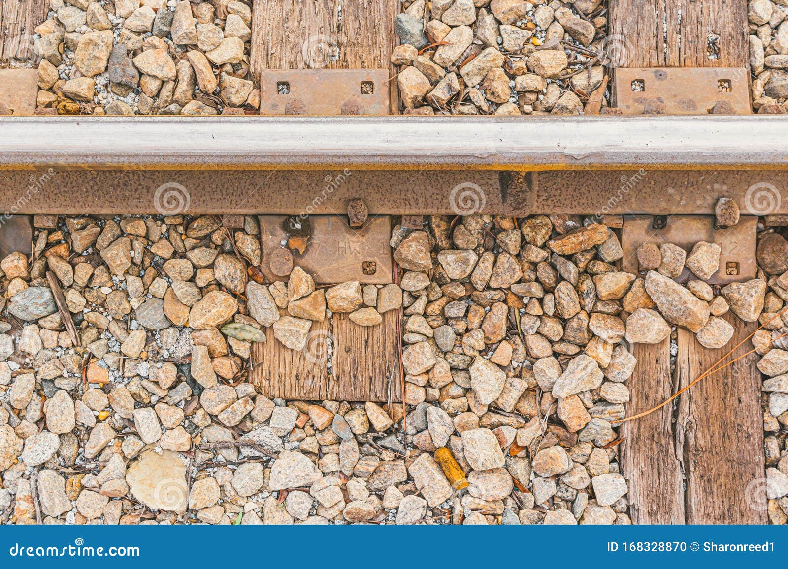 Загородный текстура фона треков из дерева и металла железной дороги Стоковое Фото - изображение насчитывающей декоративно, металл: 168328870