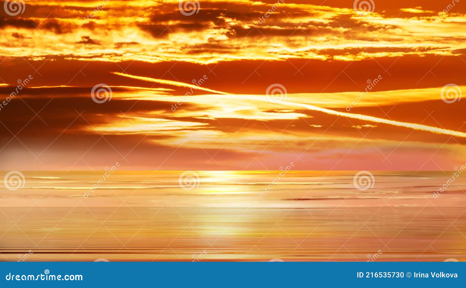 закат на море оранжевое золото сиреневый розовый желтый синий цветные тучи  отражение на воде волна драматические пушистые облака н Стоковое Фото -  изображение насчитывающей облако, бобра: 216535730
