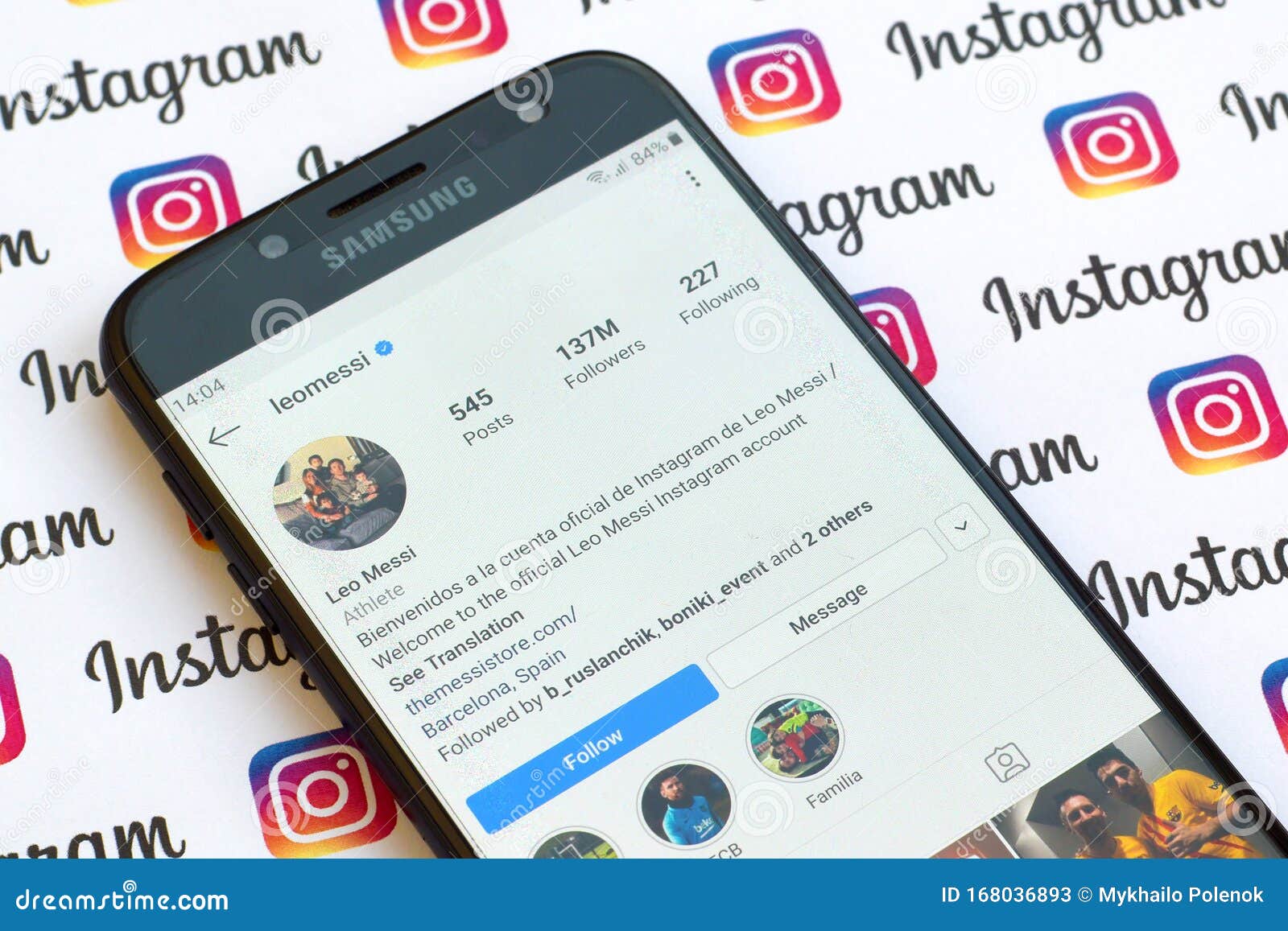 Законопроект Instagram чиновника Лео Месси на экране смартфонов на бумажном  баннеров Instagram Редакционное Стоковое Фото - изображение насчитывающей  руководитель, поляроид: 168036893