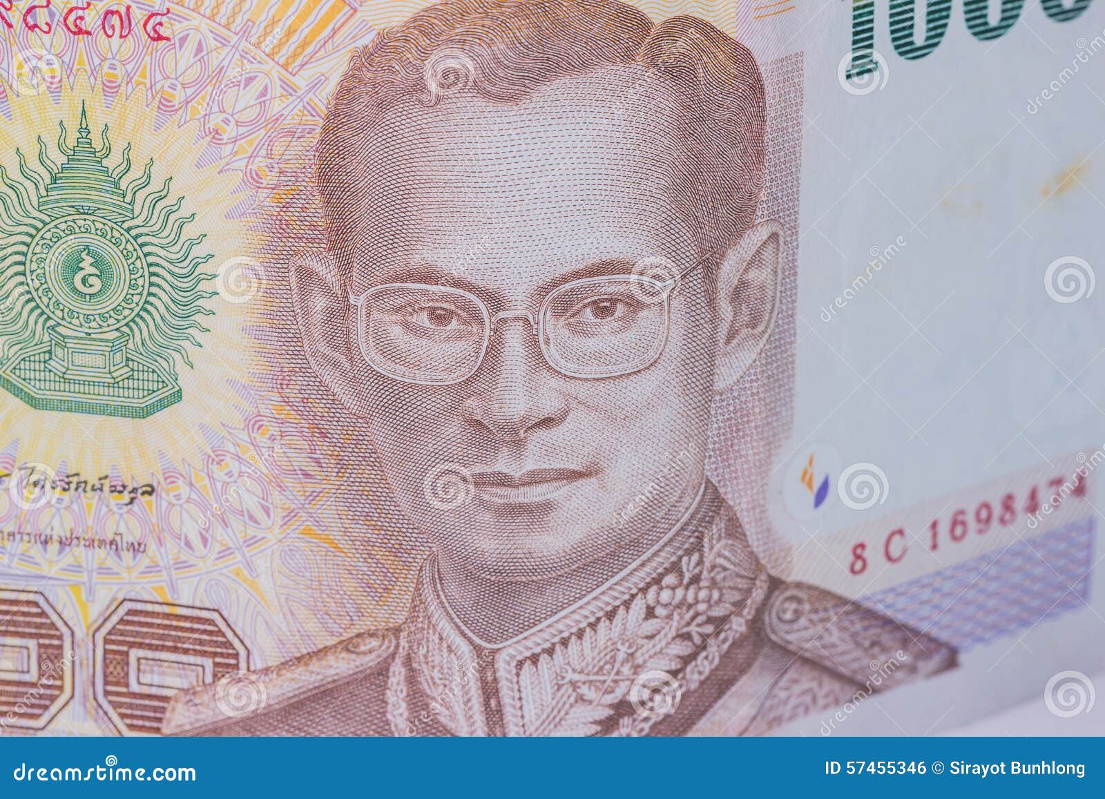 1000 батов это сколько. Валюта Тайланда 1000 бат. Тайский 1000 бат 2023. Таиланд 100 бат, valuta. Король Тайланда на купюре.