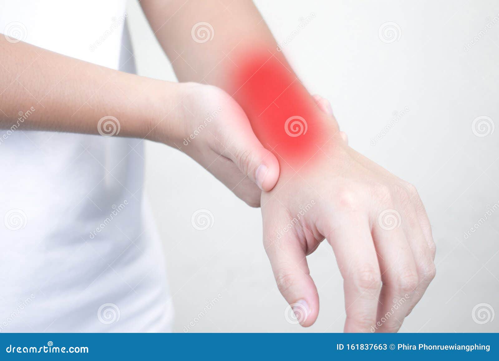 Болит рука запястье чем лечить. Болит рука выше запястья. Боль в руке. Острая боль в запястье левой руки. Болит рука выше запястья причины.