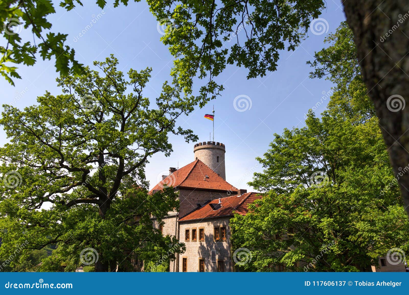 Замок Билефельд Германия Sparrenburg в лете Стоковое Изображение - изображение насчитывающей строя, старо: 117606137