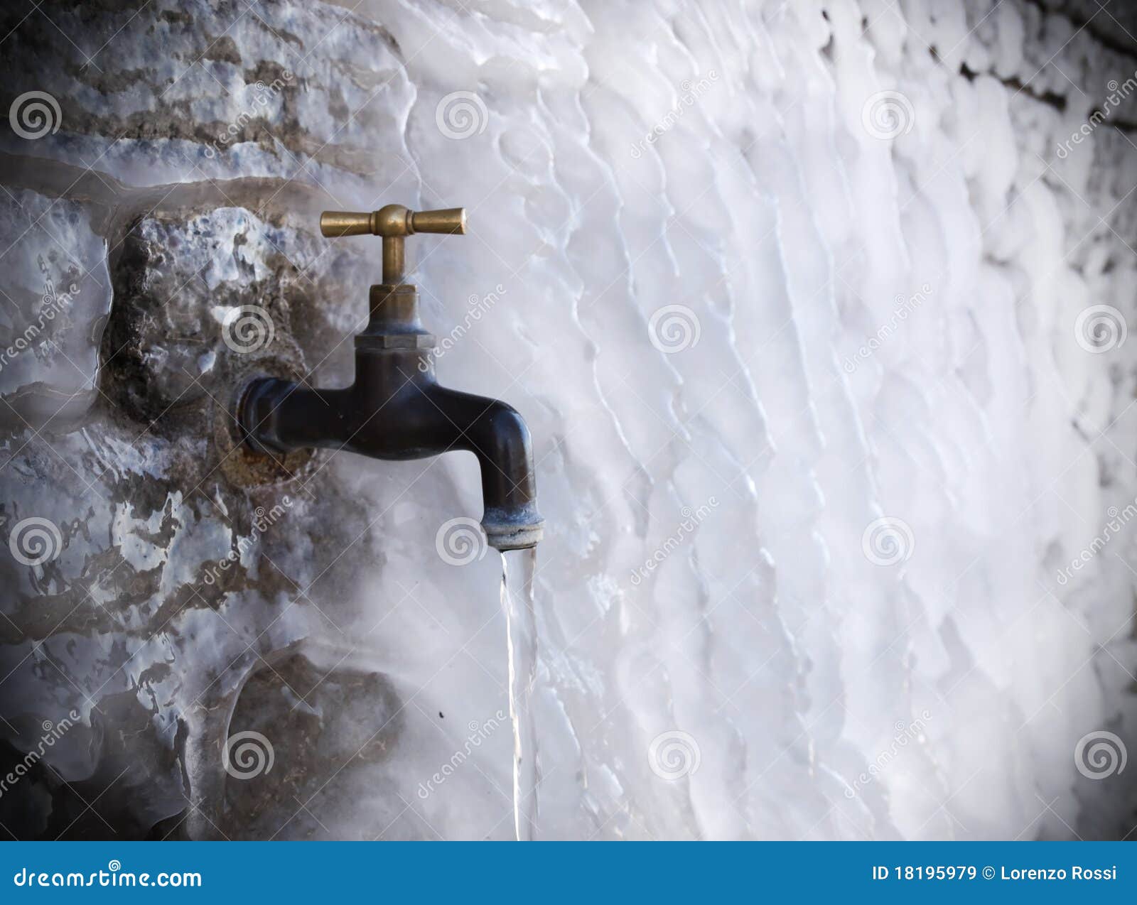 Давление замерзшей воды. Кран через стену зимний. Кран через стену зимний tim. Snow Outdoor Faucet. Замороженная стена.