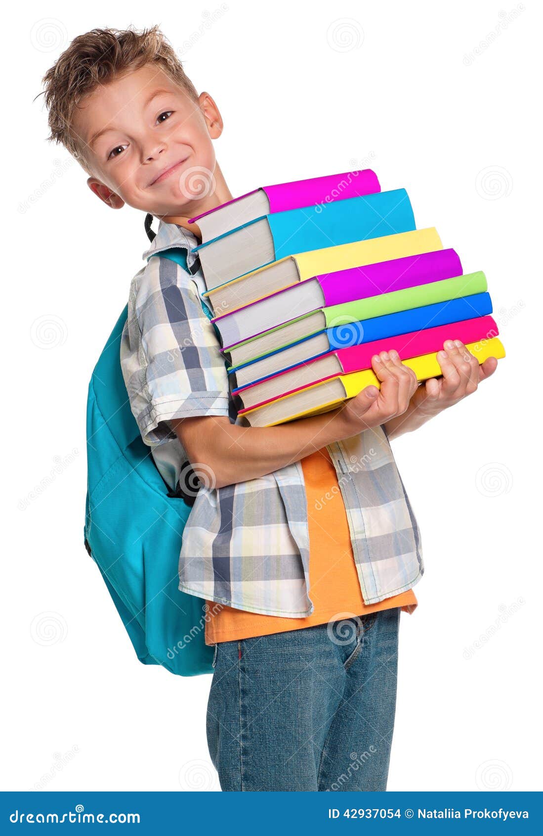 Читая учебники ребята готовились. Книга для мальчиков. Мальчик с рюкзаком и книгами. Школьник с учебником. Ребенок несет книги фотосессия.