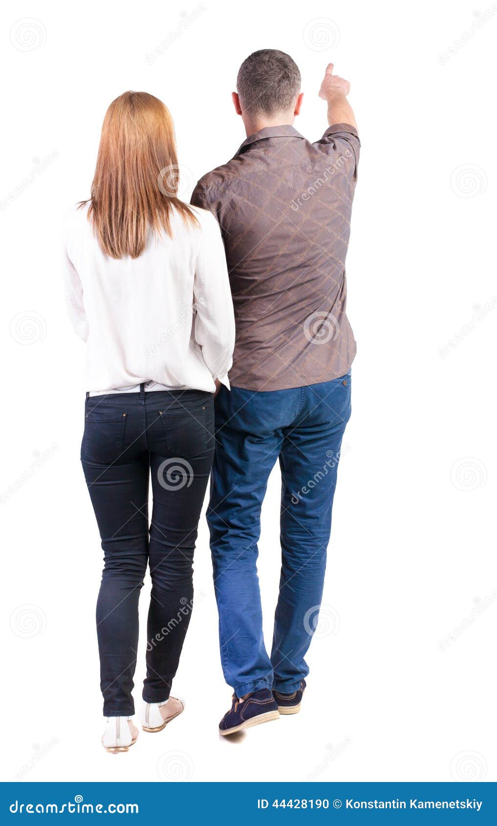 Люди стоящие спиной