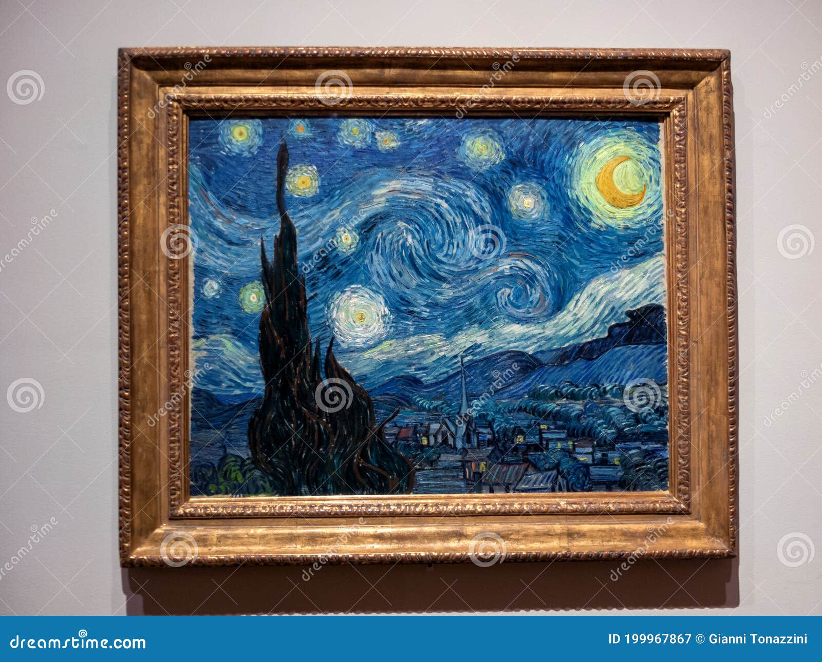 Звездная ночь в музее Винсентом ван гога Редакционное Фотография -  изображение насчитывающей обзор, ново: 199967867