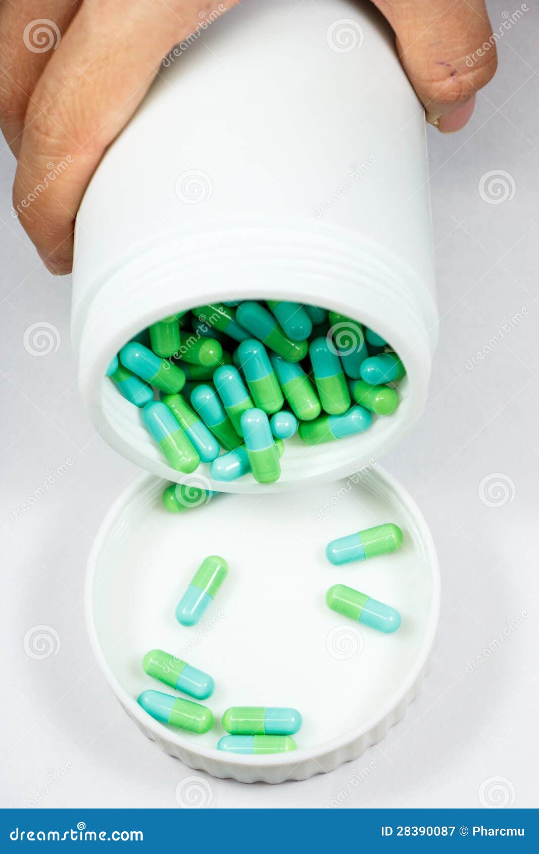 Зеленые антибиотики. Зеленые капсулы. Наркотические капсулы зеленые. Капсулы бело зеленые. Зелёные таблетки в капсуле витамины.