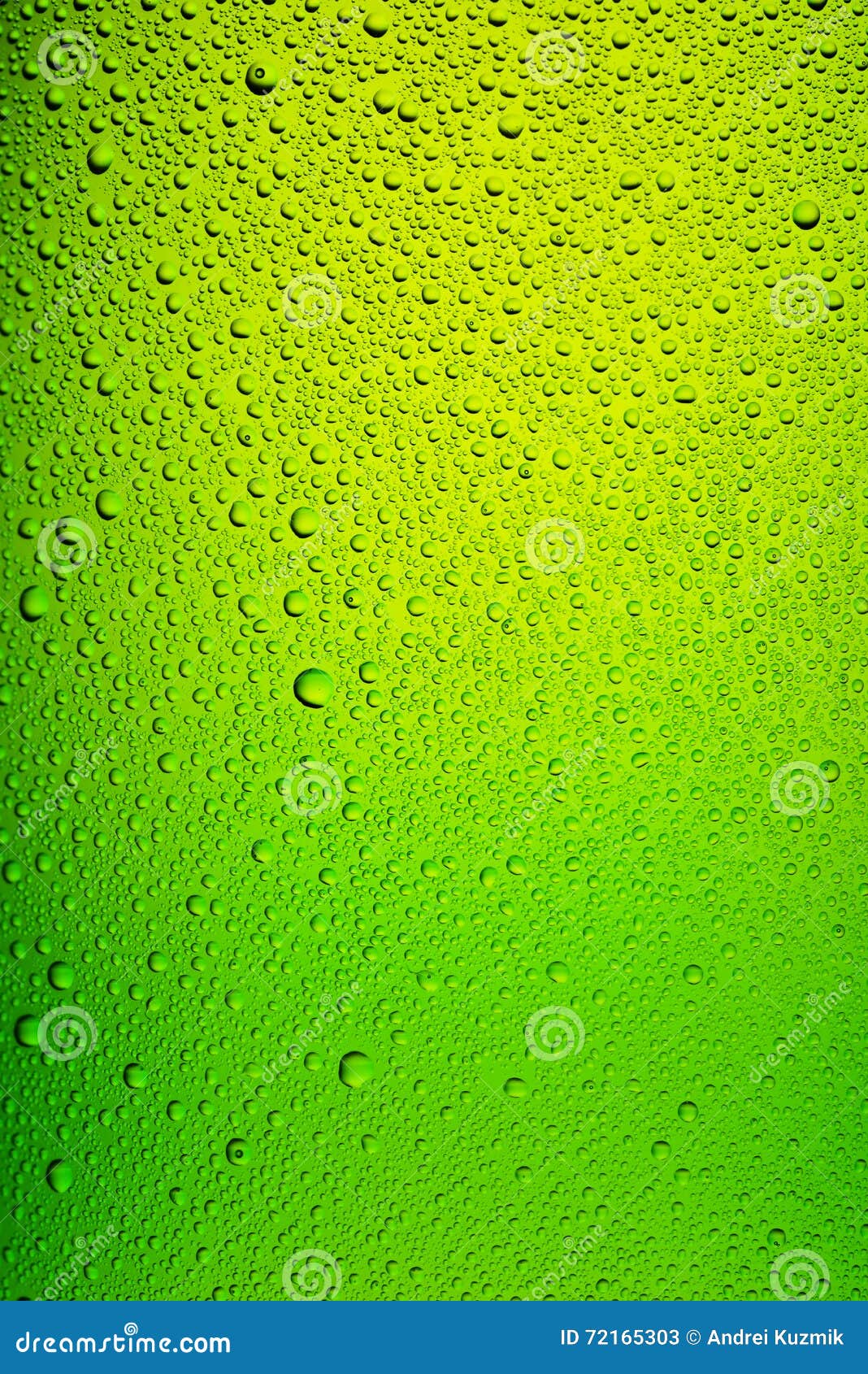 Зеленая текстура пива бутылки Стоковое Изображение - изображение  насчитывающей вода, падение: 72165303